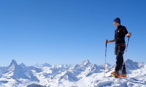 Skihochtour Allalinhorn - Blick zum Matterhorn, Mount Blanc, und Dent Blanche