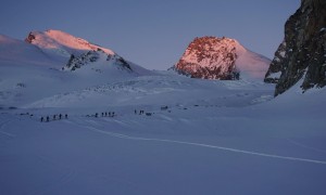 Skihochtour Strahlhorn - mit Blick zum Strahlhorn und Rimpfischhorn