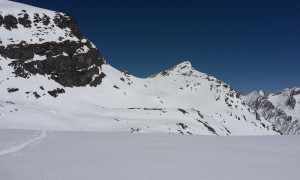 Skihochtour Strahlhorn - Abfahrt über Allalingletscher mit Blick zur Britanniahütte