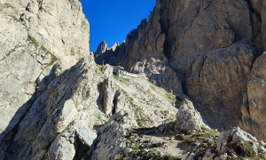 Klettersteig Plattkofel - im Steig, Blick zur Toni-Demetz-Hütte