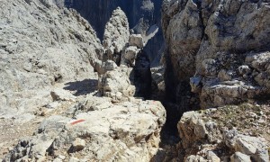 Klettersteig Plattkofel - beim Ausstieg Rückblick in die Schlussrinne