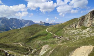 Klettersteig Plattkofel - Rückweg mit Blick zur Plattkofelhütte und Plattkofelalm